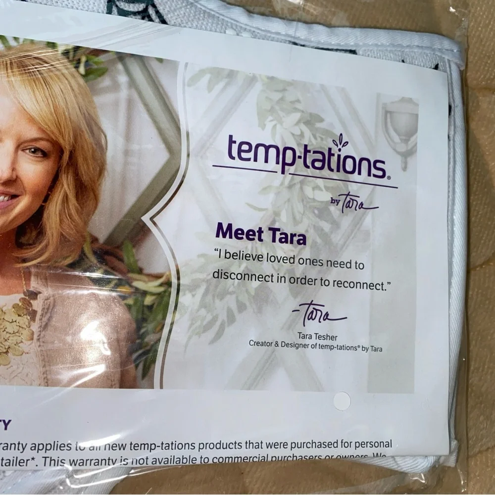 Temptations Boofetti Ghost Shape Halloween Oven Mitts‎ Set New